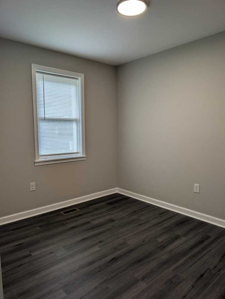 1013 Pinelane Rd - Photo 6 of 20