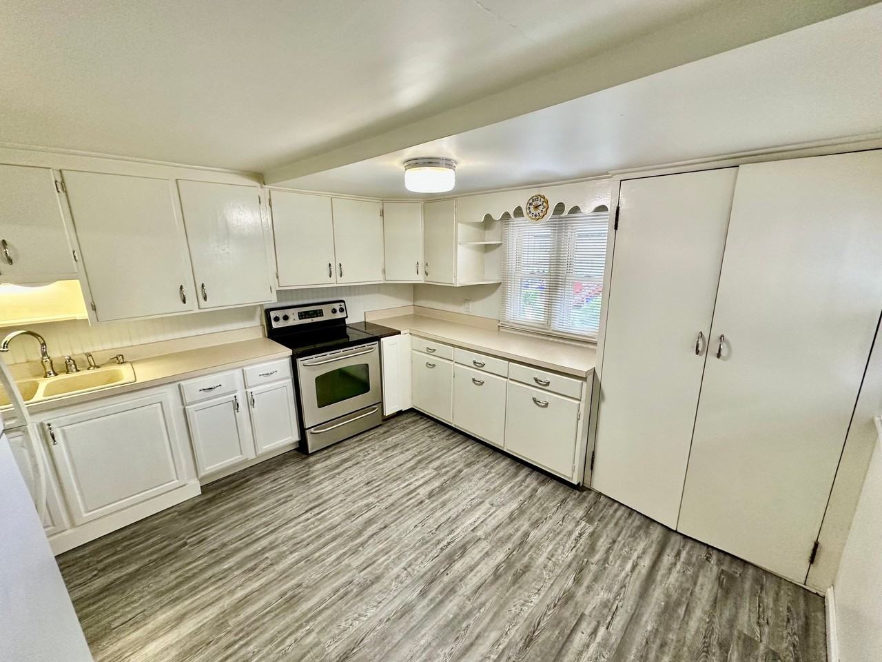 61 W Main St #B - Photo 4 of 12