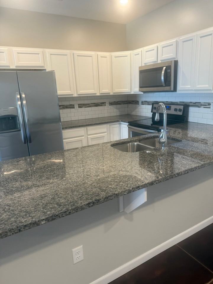 614 N Grandstone St - Photo 5 of 17
