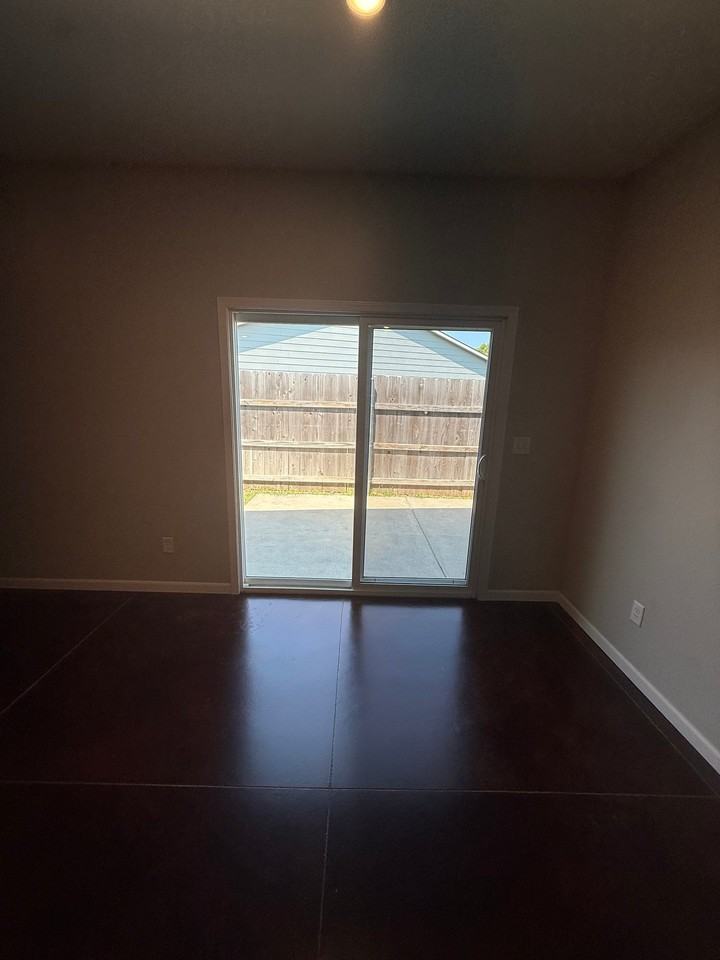 614 N Grandstone St - Photo 6 of 17