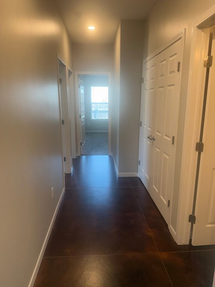 614 N Grandstone St - Photo 7 of 17
