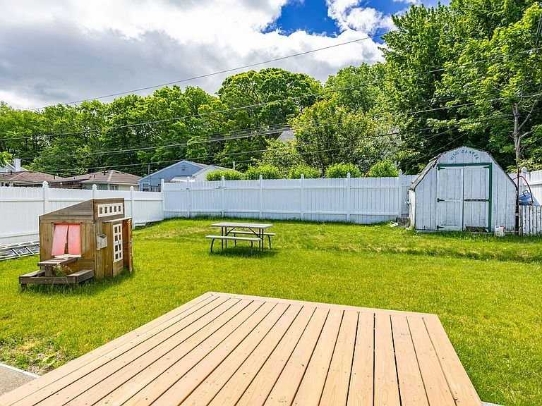 43 Keating Dr - Photo 3 of 18