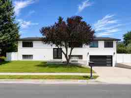 featured image of 4860 W Country Club Dr