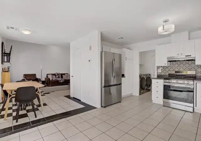 1428 Daybreak Dr - Photo 4 of 13