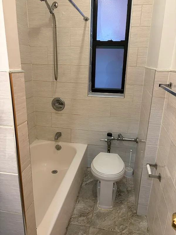 3006 29th St #2R - Photo 4 of 11