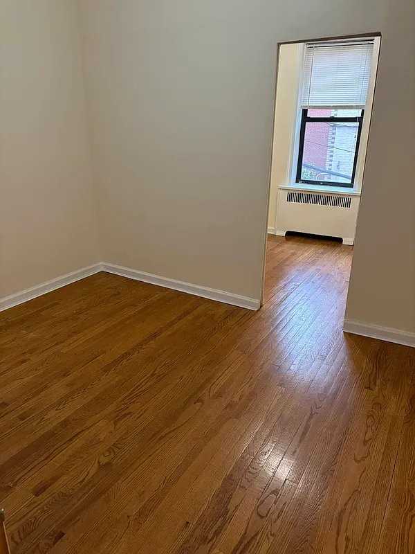 3006 29th St #2R - Photo 6 of 11
