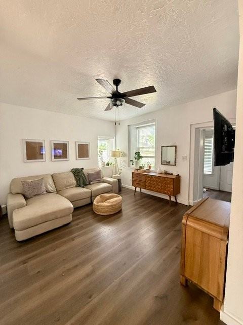 311 N Center St - Photo 4 of 19