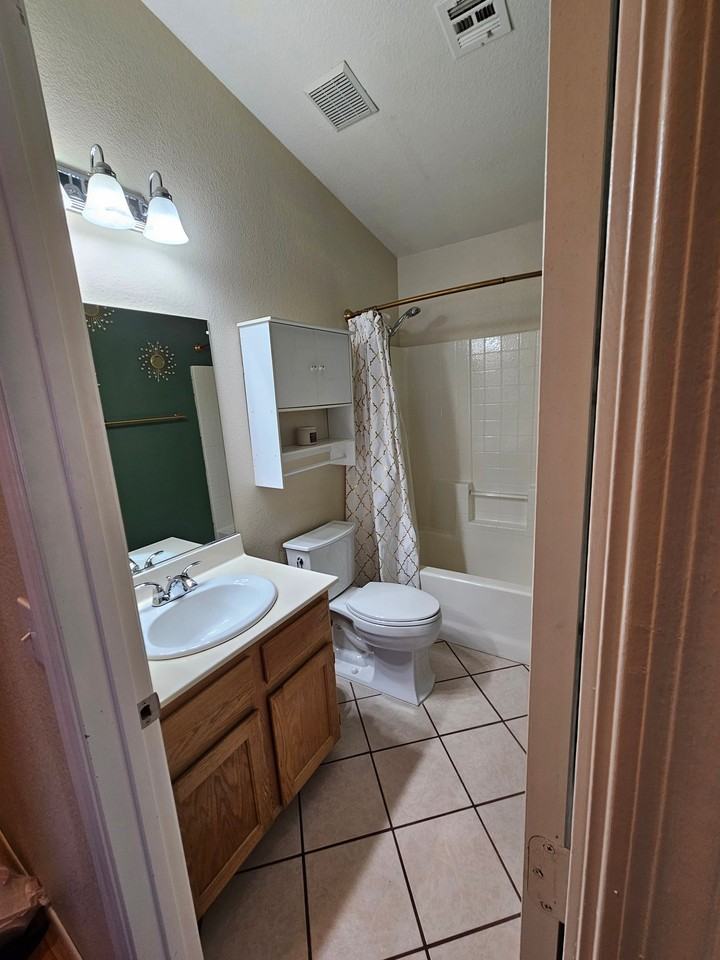 7016 Old Village Ave - Photo 5 of 11