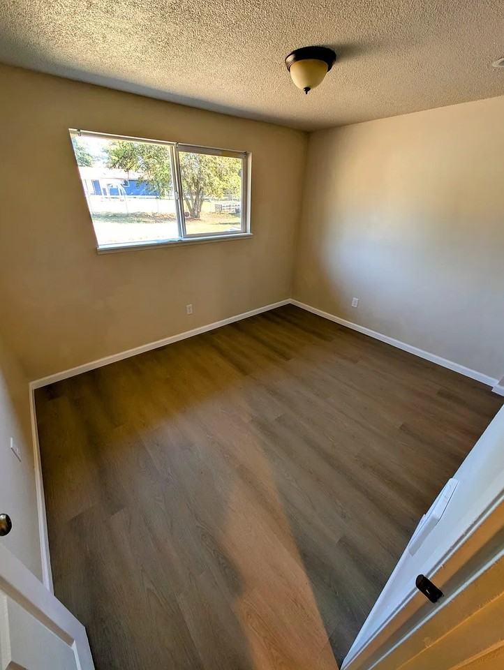 10613 Sheridan Ave S - Photo 6 of 20