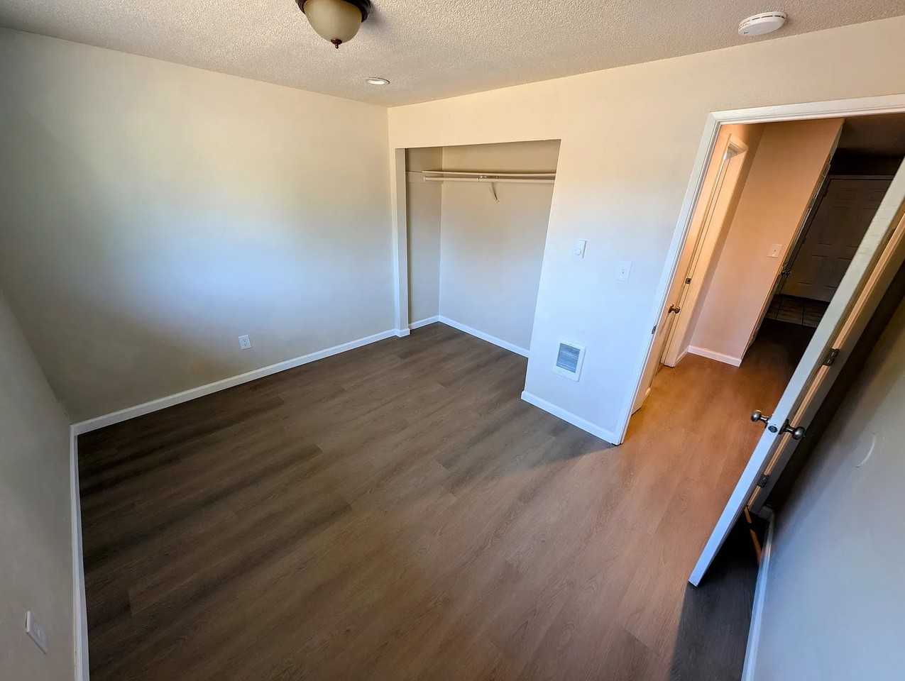 10613 Sheridan Ave S - Photo 7 of 20