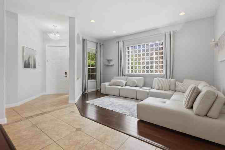12290 Nw 77th Mnr - Photo 2 of 9
