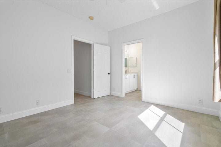 970 Greenwood Rd - Photo 6 of 8