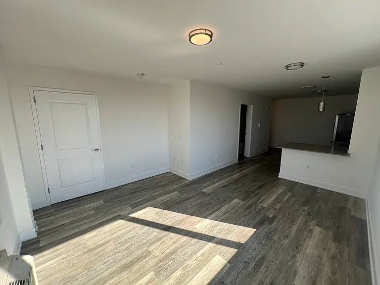130 37th St #8 - Photo 3 of 8