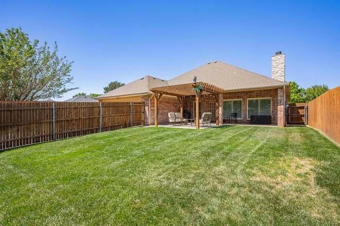 8117 Vail Dr - Photo 2 of 19
