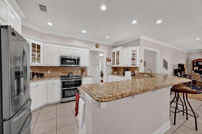 8117 Vail Dr - Photo 4 of 19