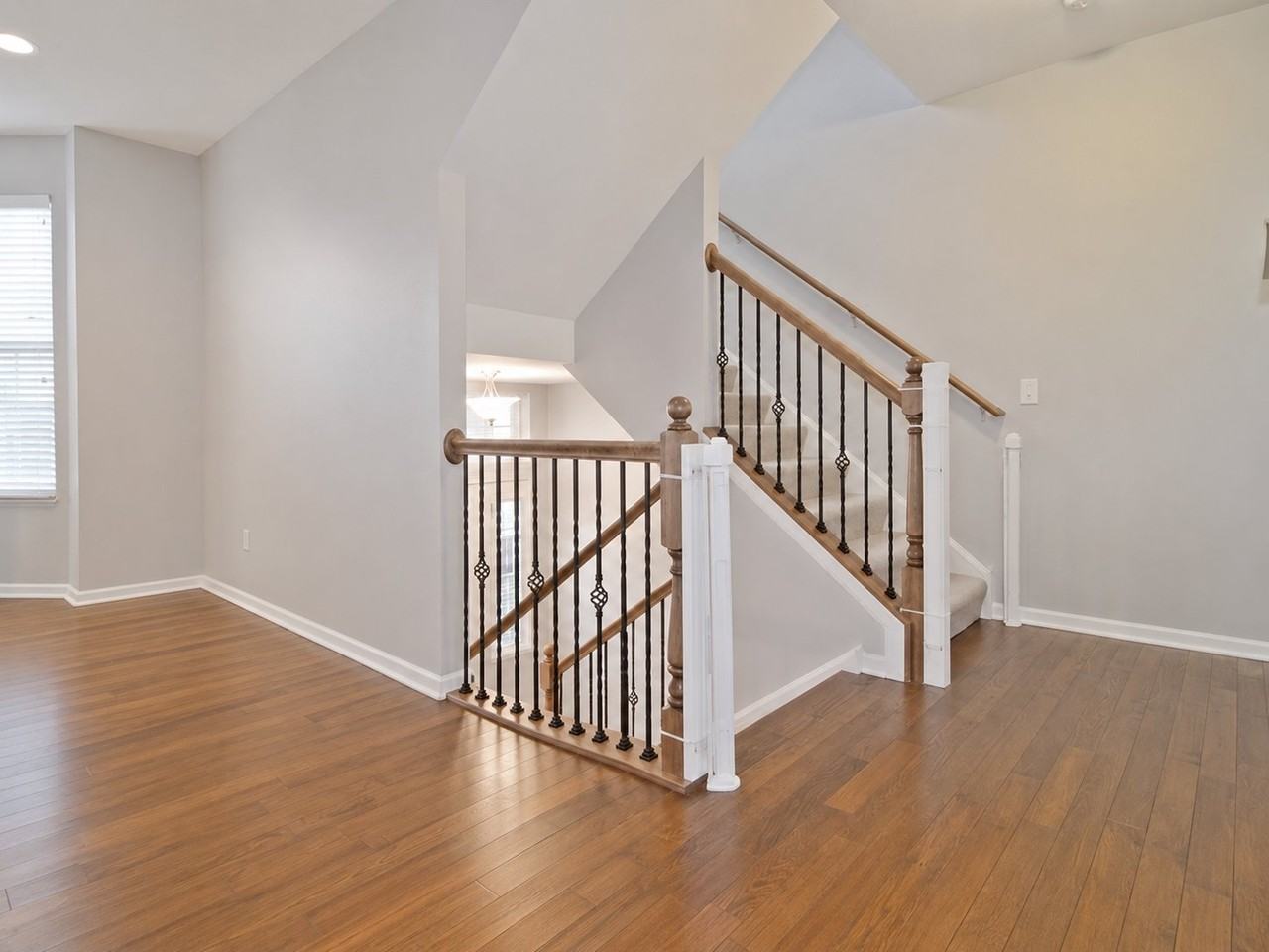1641 Dogwood Ln - Photo 2 of 14
