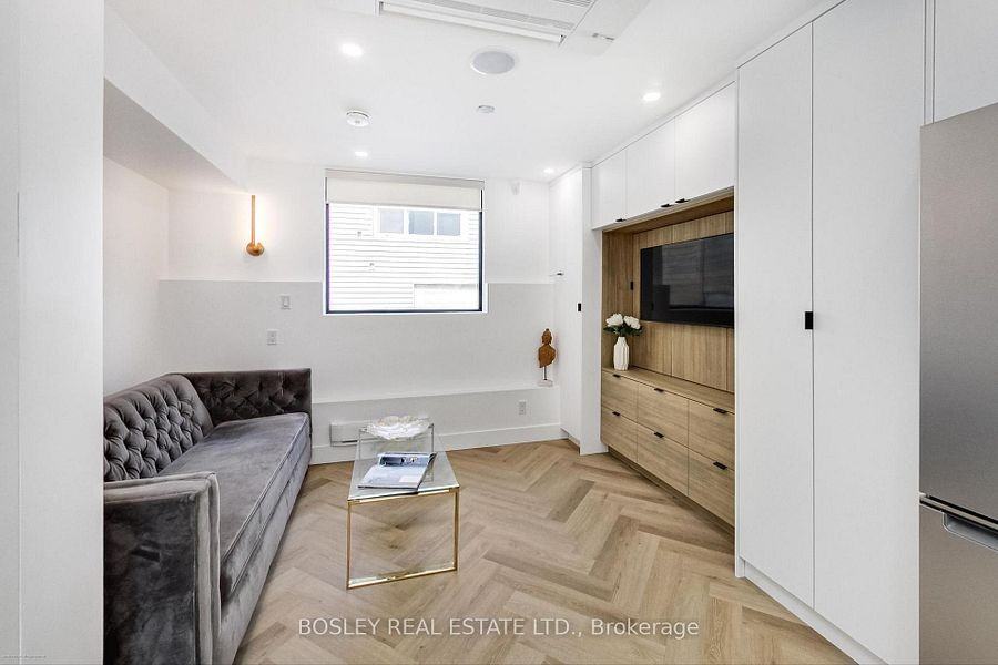 13R Mansfield Avenue - Photo 7 of 31