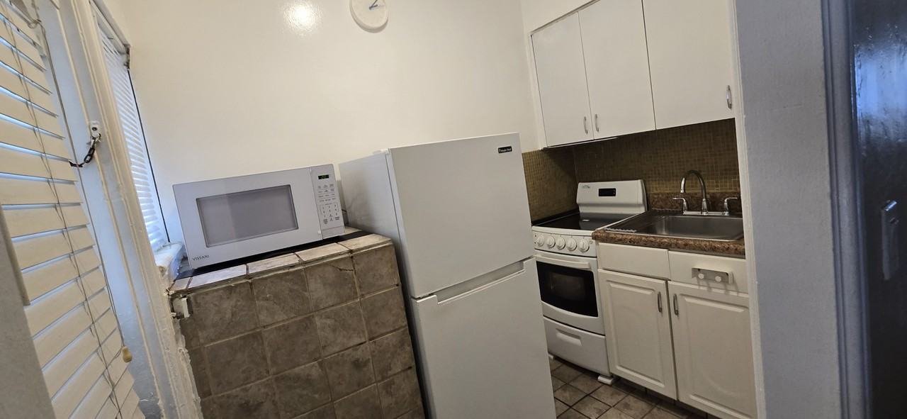 1836 Jackson St #4 - Photo 2 of 34