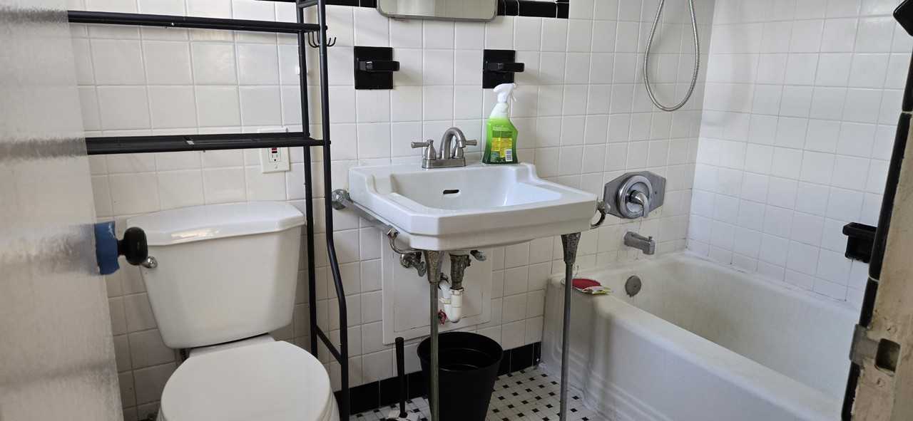 1836 Jackson St #4 - Photo 4 of 34