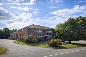 featured image of 1671 Main St #11