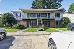 featured image of 621 33rd St E #B