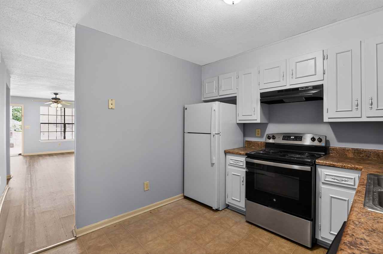 621 33rd St E #B - Photo 6 of 9
