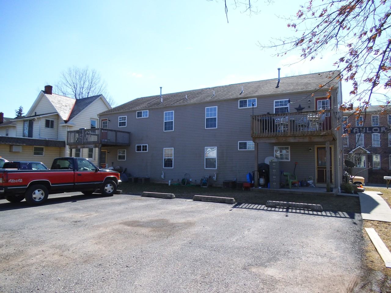 217 New St #217 - Photo 2 of 9