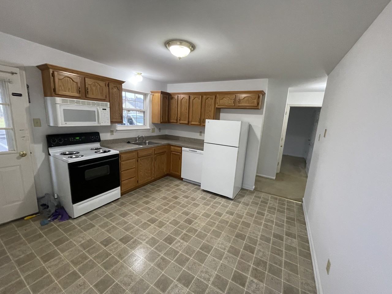 217 New St #217 - Photo 3 of 9