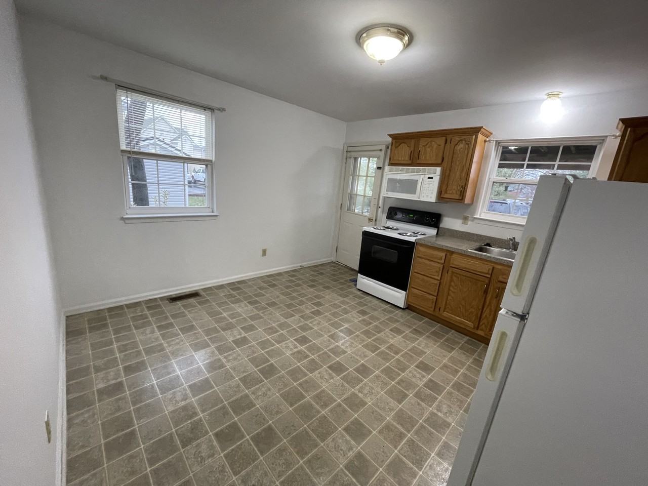 217 New St #217 - Photo 6 of 9