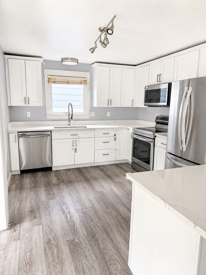 5822 N 35th St #D13 - Photo 6 of 8
