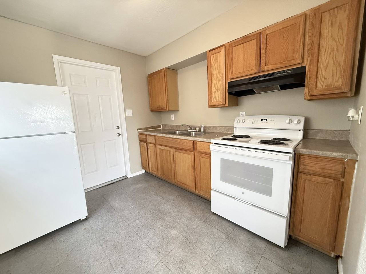 114 Court St Sw #NA - Photo 2 of 8