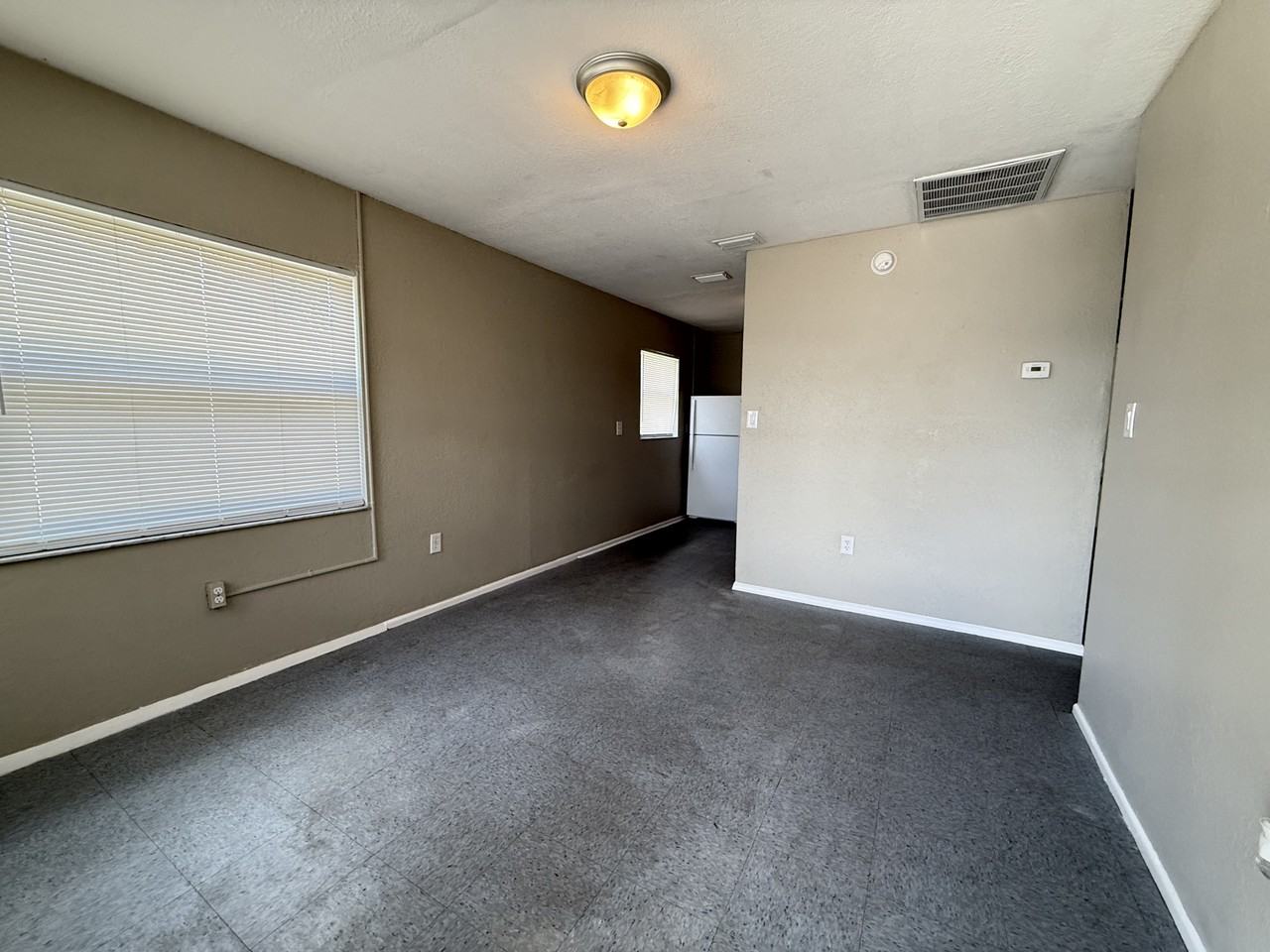114 Court St Sw #NA - Photo 3 of 8