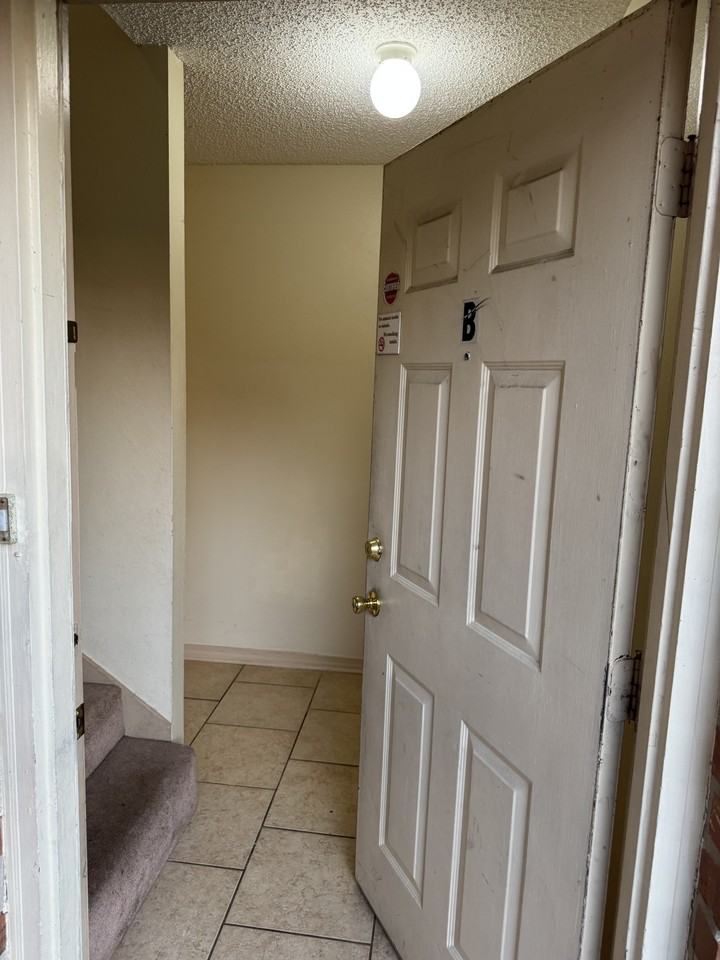 7051 Perkins Place Ct #B - Photo 5 of 12