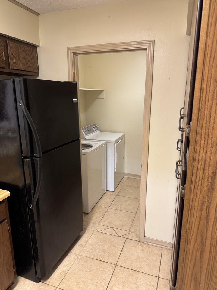 7051 Perkins Place Ct #B - Photo 6 of 12