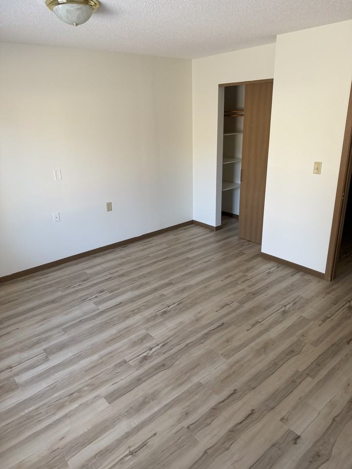 West Wing Apartments - Photo 7 of 13