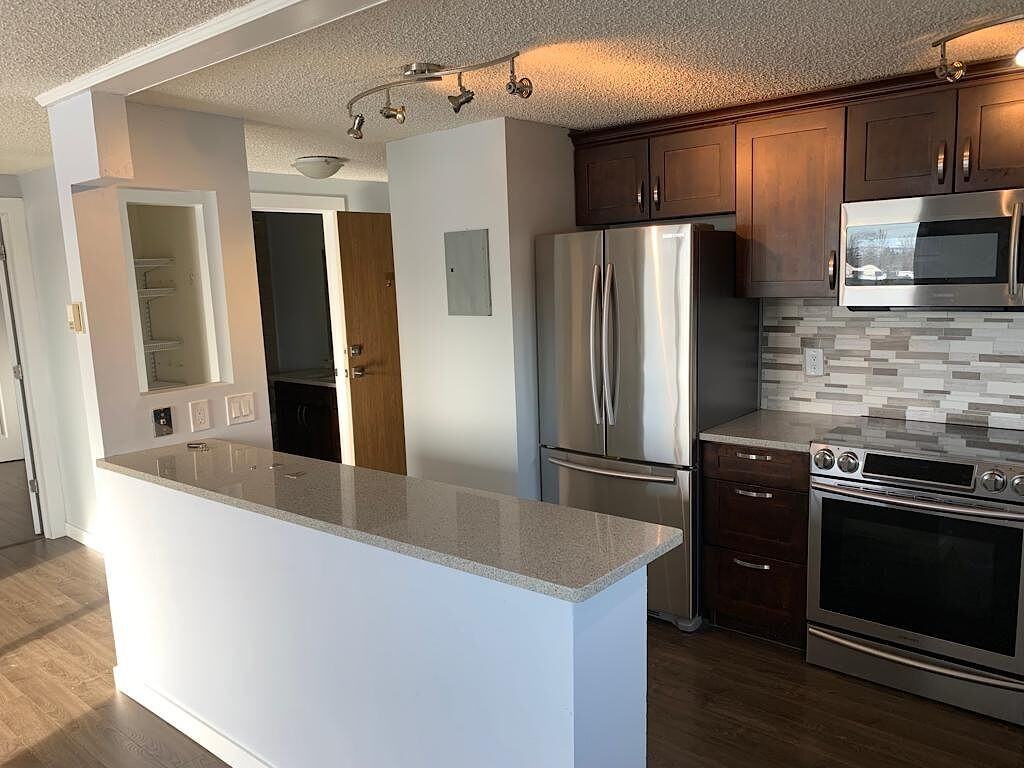 280 Banister Dr - Photo 2 of 19