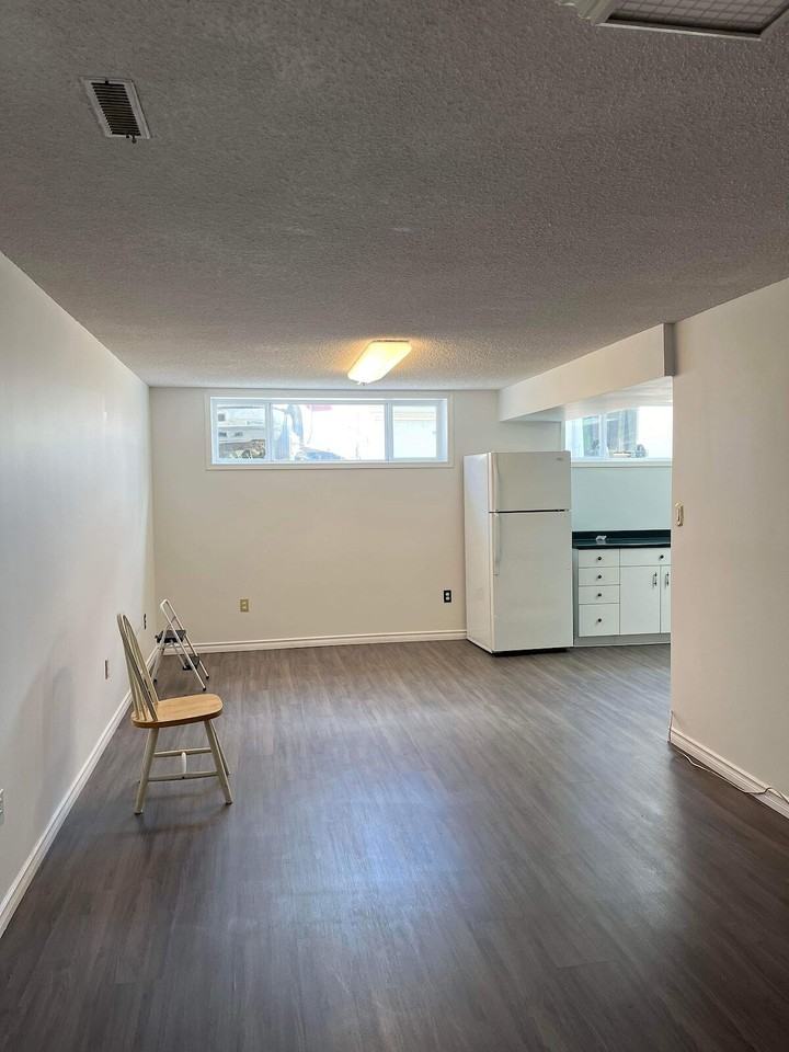 16311 112 St Nw - Photo 3 of 9