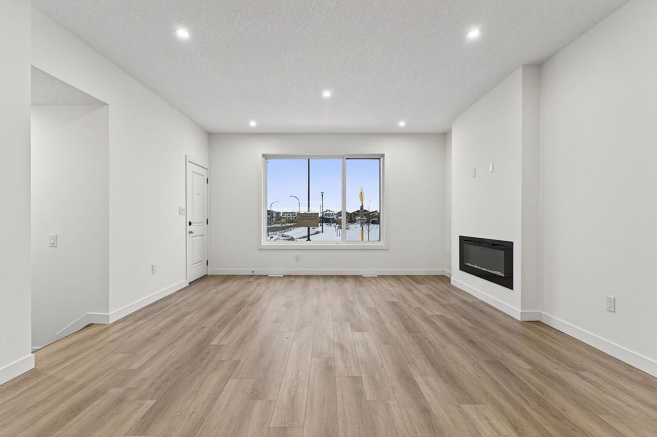 219 29 St Sw - Photo 2 of 44