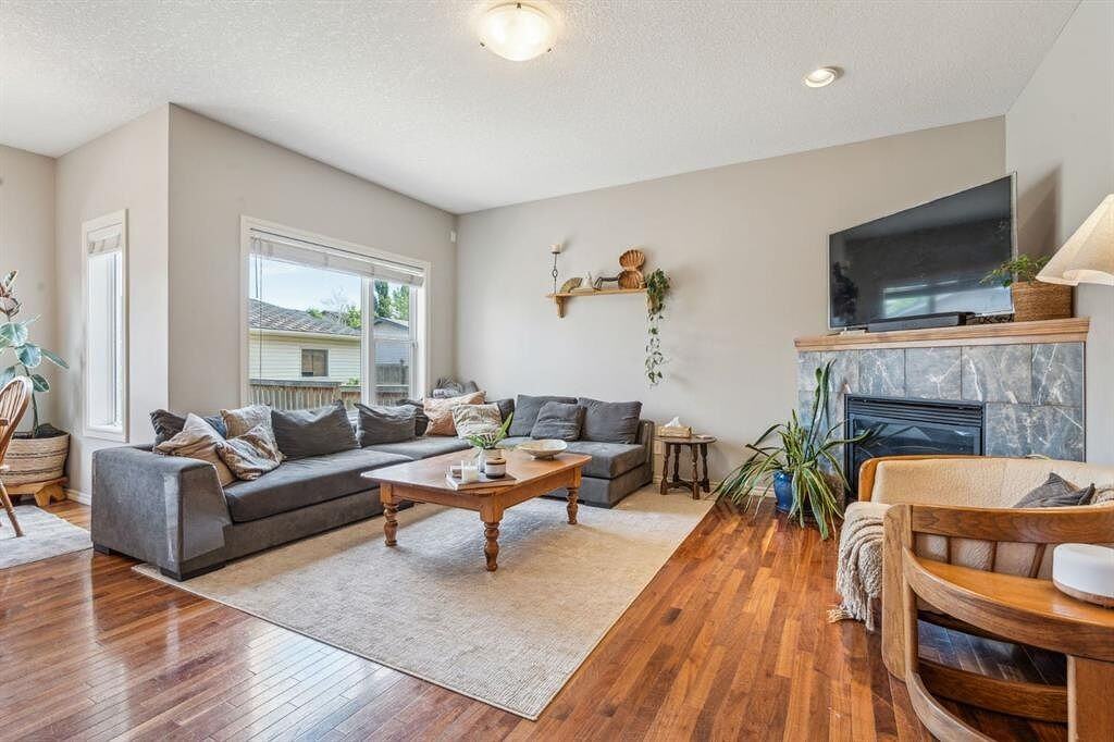 191 Elgin Rise Se - Photo 5 of 18