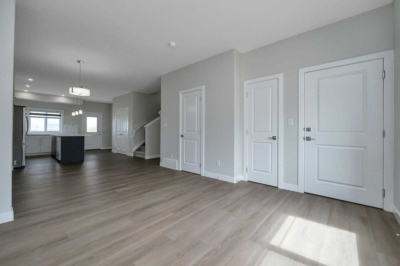 16 Renwyck Pl - Photo 3 of 19
