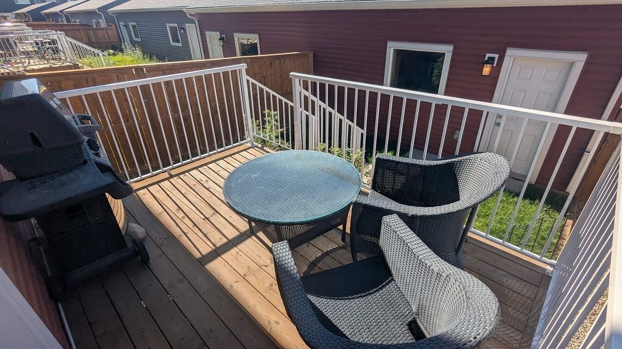 521 Walgrove Blvd Se - Photo 2 of 15