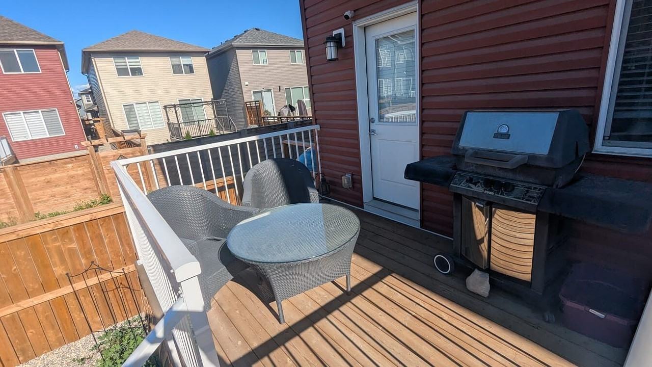 521 Walgrove Blvd Se - Photo 3 of 15