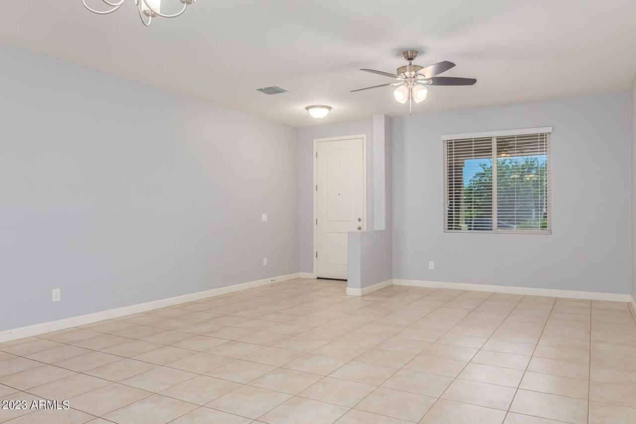 17186 W Lisbon Ln - Photo 3 of 39