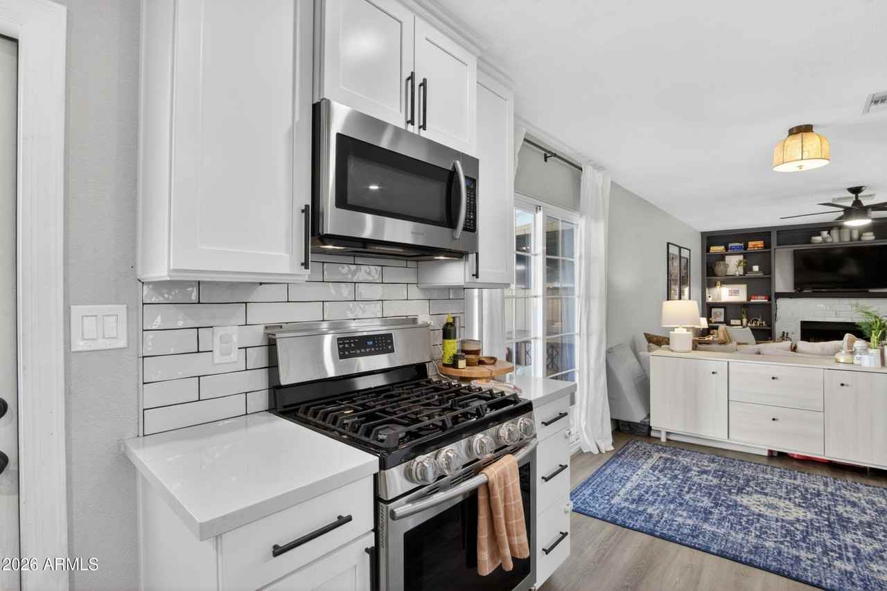 1022 W 13th St - Photo 7 of 35