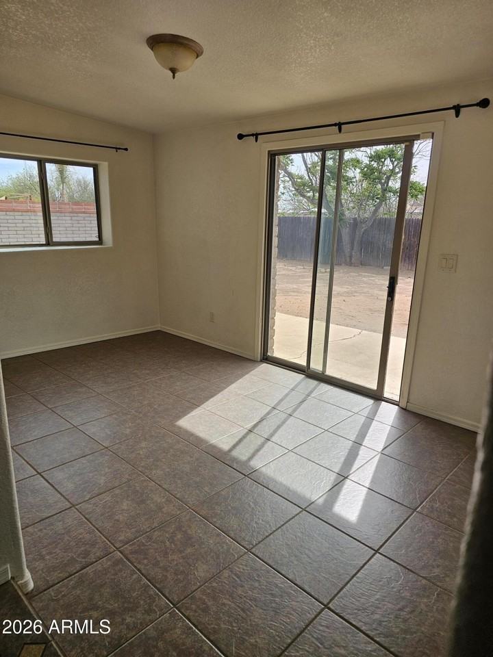 5018 Evergreen Dr - Photo 4 of 12