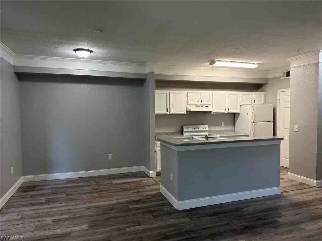 11561 Villa Grand #717 - Photo 3 of 14