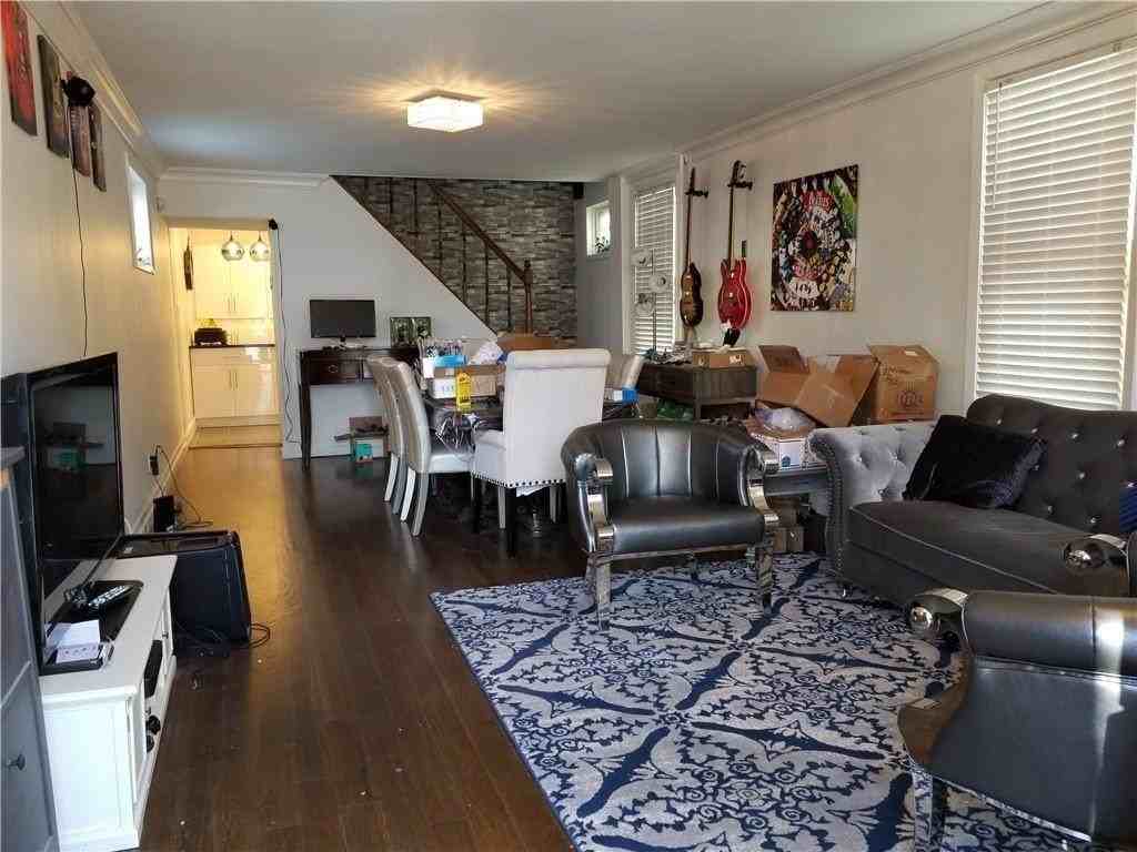 1637 W 2nd St - Photo 3 of 14