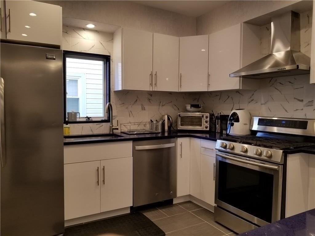 1637 W 2nd St - Photo 5 of 14
