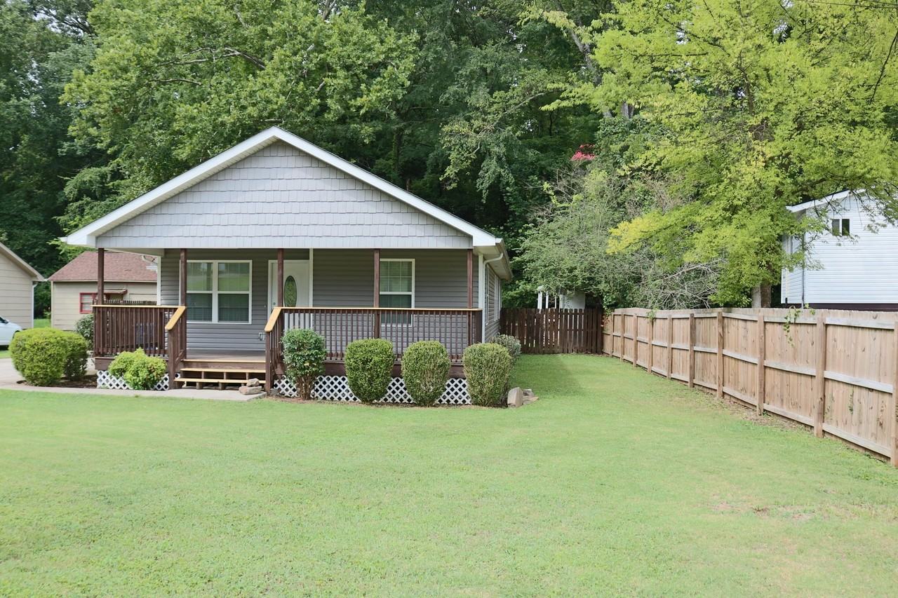 211 Martin Rd - Photo 2 of 32