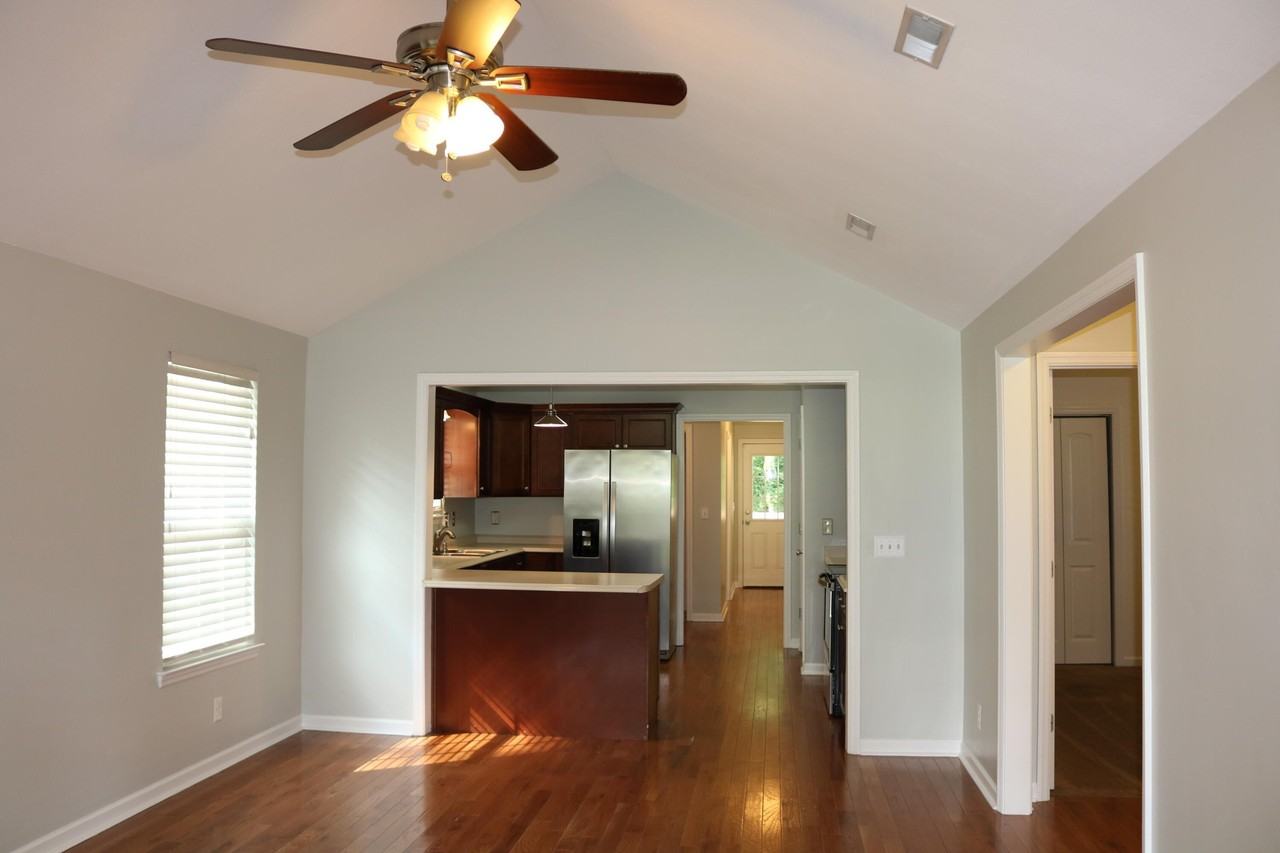 211 Martin Rd - Photo 7 of 32